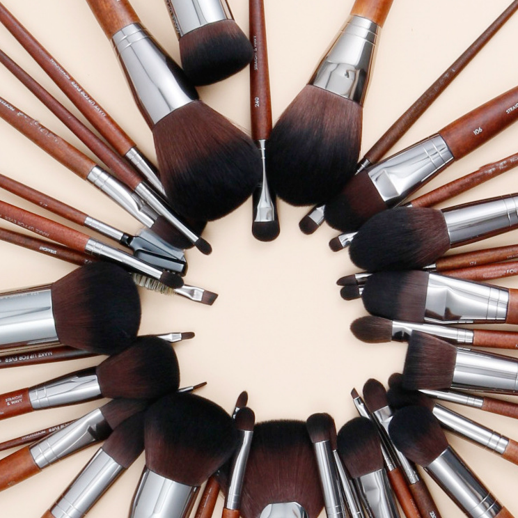 Balbaz hairline powder makeup brush with soft bristles for precise application of hairline powder.