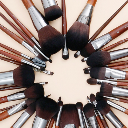 Balbaz hairline powder makeup brush with soft bristles for precise application of hairline powder.