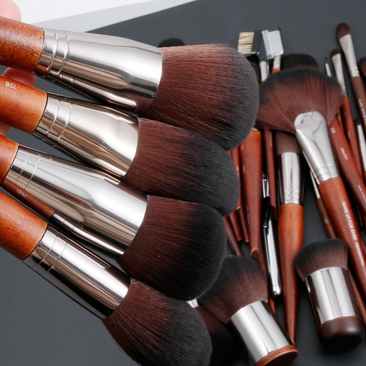 Balbaz hairline powder makeup brush with soft bristles for precise application of powder along the hairline.