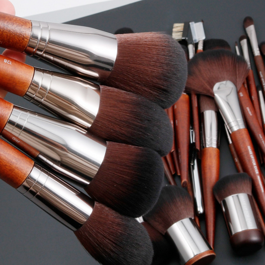 Balbaz hairline powder makeup brush with soft bristles for precise application of powder along the hairline.